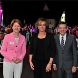 Uta Heinrich (l.), Vorsitzende des Wirtschaftsclubs Marl, Mona Neubaur, Ministerin für Wirtschaft, Industrie, Klimaschutz und Energie des Landes Nordrhein-Westfalen (Grüne), und Bürgermeister Werner Arndt (SPD) in der La Victoria Eventhalle.