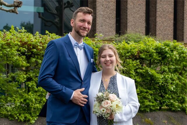 Lara (geborene Kretzschmann) und Andre Hönel haben sich am Standesamt zu Castrop-Rauxel das Ja-Wort gegeben. Die Jugendliebe ist damit nun offiziell vereint.