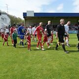500 Zuschauer verfolgten das Benefizspiel „Ali, Engin & Friends – Ruhrpotthelden“ im Stadion am Badeweiher. Die Spendensumme, die dabei für die Erdbebenopfer zusammenkam, soll noch bekannt gegeben werden.