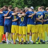 Die Spieler der Spvg Schwerin bilden einen Kreis