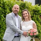 Nicole (geborene Jansen) und Thorsten Soika haben geheiratet. Auf dem Standesamt Castrop-Rauxel am Europaplatz gaben sie sich das Ja-Wort.