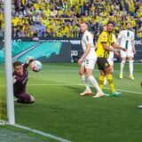 Sebastien Haller erzielt einen Treffer gegen Mönchengladbach.