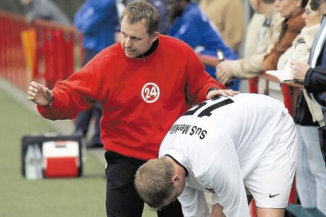 Armina Theis wirkte in Castrop-Rauxel beim SuS Merklinde und der SG Castrop als  Trainer sowie bei der Spvg Schwerin als Sportlicher Leiter.