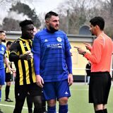 Der BV Herne-Süd (gestreifte Hemden) kann sich am 14. Mai selbst zum Kreisliga-A-Meister küren. Der VfB Habinghorst (blaue Trikots) hofft indes auf einen Holthauser Sieg in Herne und ein mögliches Entscheidungsspiel.