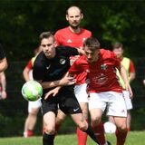 Der TuS Henrichenburg (rote Hemden) konnte gegen den Kreisliga-B-Spitzenreiter SSC Recklinghausen mit 1:0 in Führung gehen, unterlag aber am Ende mit 1:3 (1:1).