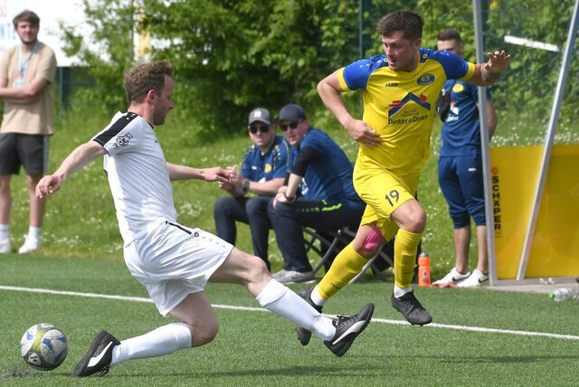 Durch ein schmuckloses 8:2-Schützenfest gegen Absteiger VfB Annen machte die Spvg Schwerin den Bezirksliga-Verbleib perfekt.