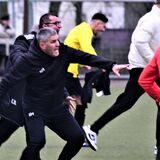 Unter den Augen der Spieler des VfB Habinghorst konnte Serhat Hakan (M), Trainer des BV Herne-Süd am 14. Mai den Titelgewinn seines Teams in der Kreisliga A bejubeln.