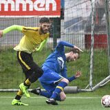 Ahmed Emin Tunc (gelbes Hemd) und die SG Victoria/Sportfreunde II bekamen nach Abpfiff die Punkte aus dem Duell mit Westfalia Herne (4:8) durch eine Wertung gutgeschrieben.