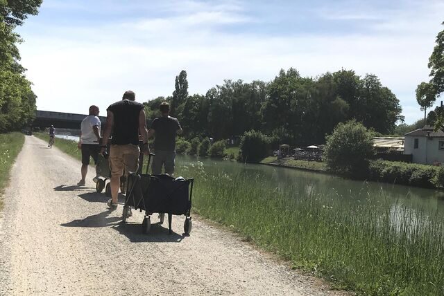 Vatertag 2020 am Rhein-Herne-Kanal in Henrichenburg: Hier ließ es sich trotz Corona-Pandemie gut feiern. Bei Kurze-Hosen-Wetter.