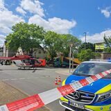 Ein Rettungshubschrauber landete nach einem schweren Unfall im Stadtteil Brackel und musste einen Fahrradfahrer notversorgen.