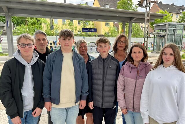 Die vier Teenager Lucia Schulz (14), Ben Röttchen (13), Nico Reinke (14) und Lasse Palberg (13) aus Dortmund landeten wegen einer Bahn-Panne in Fröndenberg. Die Eltern der Jugendlichen waren in Sorge.