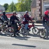 Die Mofacas waren am Vatertag 2023 in Castrop-Rauxel und Umgebung unterwegs und sorgten für schmunzelnde Beobachter am Straßenrand.