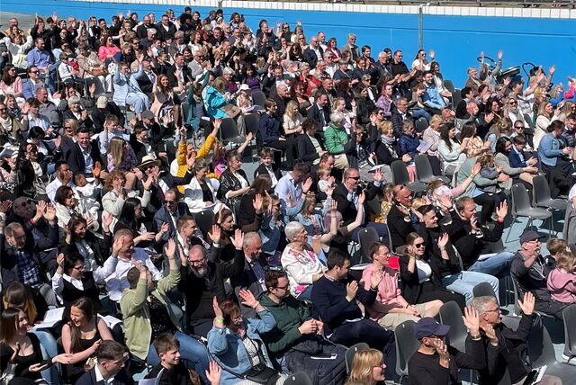 Mehr als 500 Gäste feierten an Christi Himmelfahrt ein großes Tauffest mit 42 Täuflingen im Parkbad Süd. Beteiligt war der Kirchenkreis und die drei evangelischen Kirchengemeinden Castrop-Rauxel Nord, Pauluskirchengemeinde und Schwerin-Frohlinde.