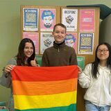 Sude, Leander und Kexin (v.l.) engagieren sich in der neuen AG „Ausgesprochen“ am Willy-Brandt-Gymnasium in Oer-Erkenschwick.
