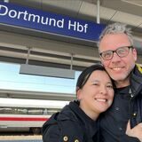 Ein Lächeln zum Abschied: Melanie und Georg am Dortmunder Hauptbahnhof. Sie fährt zurück nach München.