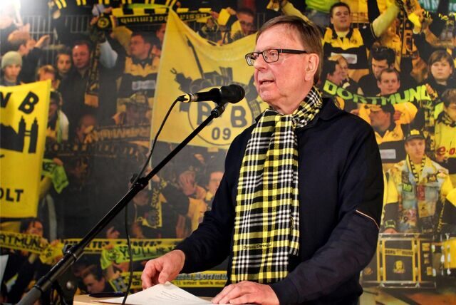Gerd Kolbe führt am Freitagabend durch die Konzertlesung „Die wunderbare Welt des BVB“ im Holzwickeder Emschersaal.