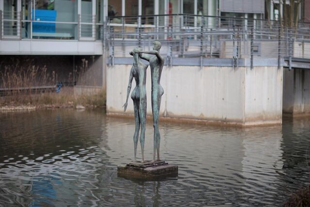 Im Park der Paracelsus-Klinik gibt es viel Kunst zu entdecken – zum Beispiel Marcello Mascherinis Skulptur „Gesang der Gesänge“.