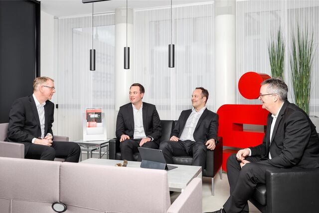Dirk Schaufelberger, Vorstandsvorsitzender der Sparkasse, mit seinen Vorstandskollegen Sebastian Junker, Peter Orth und Jörg Busatta.