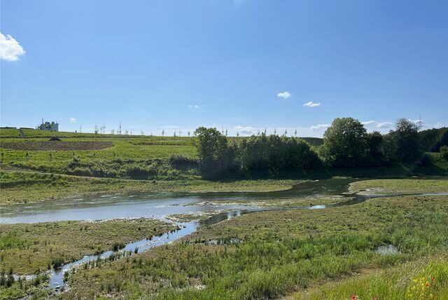 Im Natur- und Wasser-Erlebnis-Park fließt der Suderwicher Bach in die Emscher