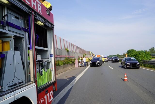Die Feuerwehr Castrop-Rauxel im Einsatz auf der Autobahn A2.