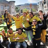 Der Alte Markt ist einer der beliebtesten Treffpunkte von BVB-Fans rund um Heimspiele (das Foto zeigt Fans nach der gewonnenen Meisterschaft 2012). Normalerweise zeigen die Kneipen die Spiele auch in ihren Außenbereichen – am Samstag nicht.