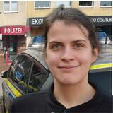 Hannah Rosenbaum, Bezirksbürgermeisterin der Dortmunder Nordstadt vor der Wache Nord in der Münsterstraße (Montage)
