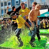 BVB-Fans auf dem Alten Markt in Dortmund