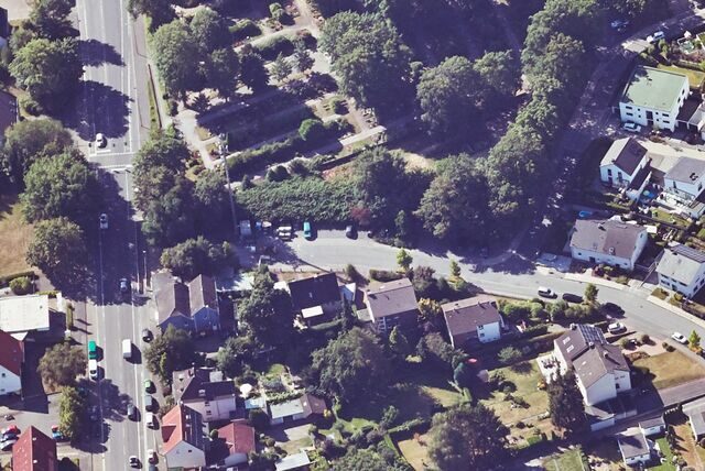 Luftbild von der Marienstraße und dem Parkplatz des Friedhofs