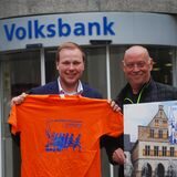 Dirk Böhle (r.) vom TV Werne und Philipp Gärtner von der Volksbank freuen sich auf den Werner Stadtlauf 2023.