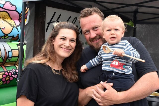 Familie Menken freut sich auf das Spargelfest auf ihrem Hof.