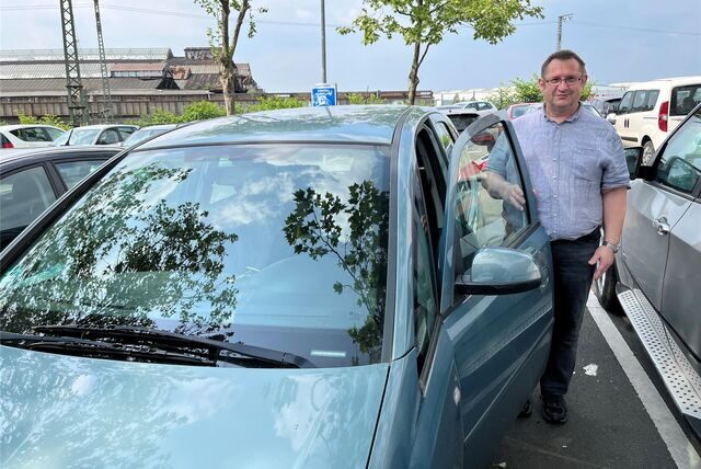 Frank Maruschewski (59) hat am Sonntag (21.5.) auf dem Parkplatz von ATU an der Rheinischen Straße geparkt und ein 30-Euro-Knöllchen bekommen.