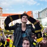 Vor neun Jahren auf dem Friedensplatz: Tausende beim Public Viewing des (verlorenen) Pokalfinales gegen den FC Bayern