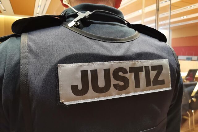 Dieser Prozess ist auch Schwerstarbeit für die Justizwachtmeister im Essener Landgericht.