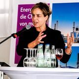 Wirtschafts-, Industrie und Klimaschutzministerin Mona Neubaur sieht die besten Innovationen und Fußballer in NRW.