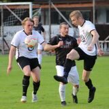 Der SV Frömern (helle Trikots) hat das Match bei der SpVg Bönen – hier mit Ismail Oturak – nach 1:0-Führung noch verloren.