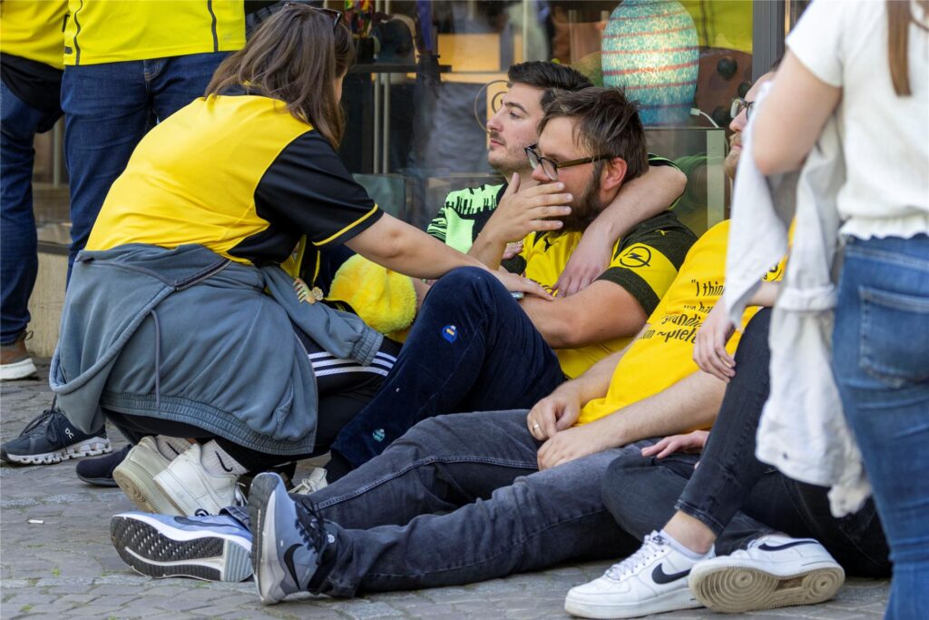 Große Trauer bei den BVB-Profis und Fans.