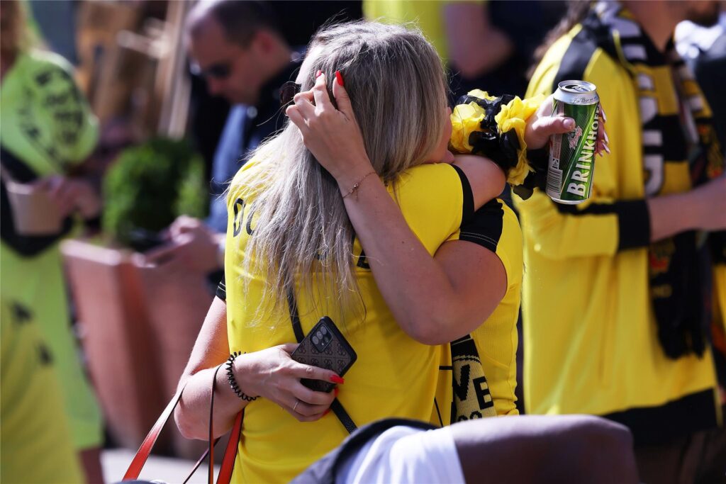 Große Trauer bei den BVB-Profis und Fans.