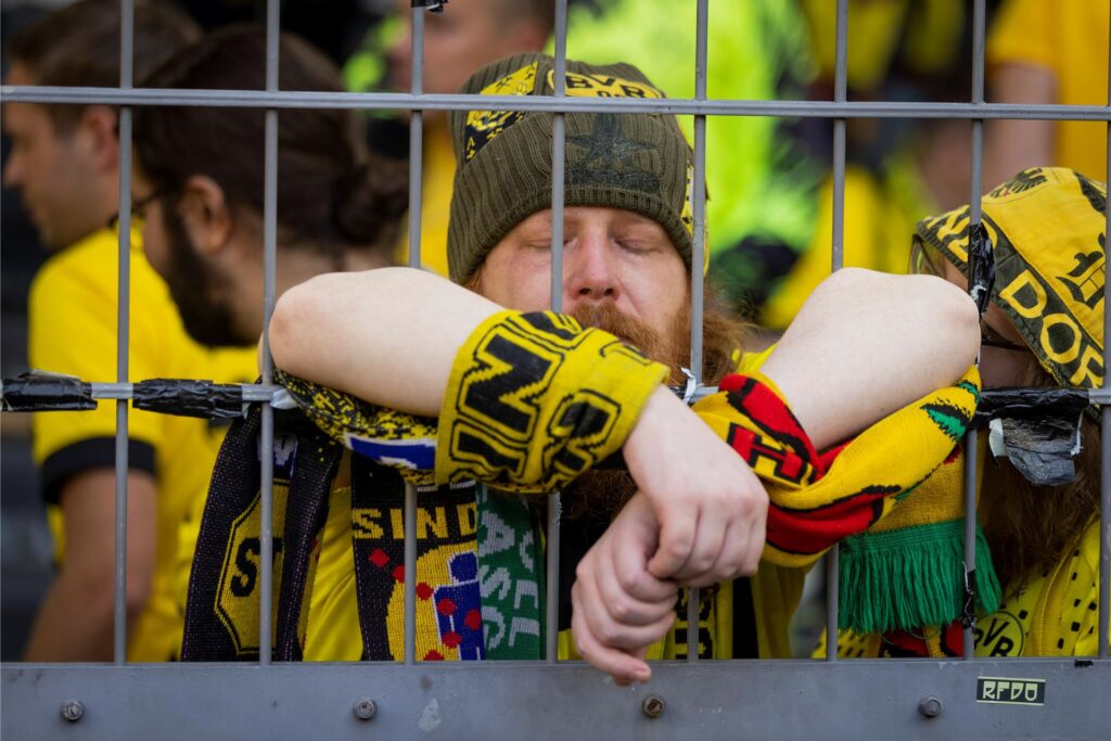 Große Trauer bei den BVB-Profis und Fans.