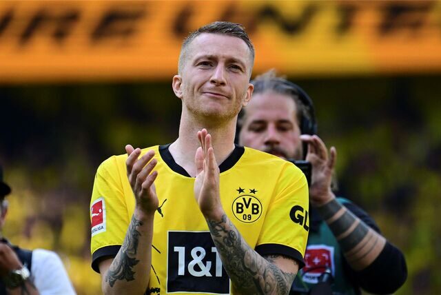 Marco Reus bedankt sich bei den Fans.