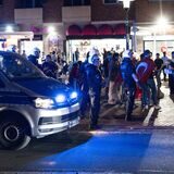 Anhänger des türkischen Präsidenten Recep Tayyip Erdogan feiern dessen Wiederwahl in Dortmund. Die Polizei musste eingreifen.
