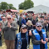 Der neue Kaiser, Michael Lohner, wurde vom Schützenvolk am Pfingstmontag in Holsterhausen bejubelt.