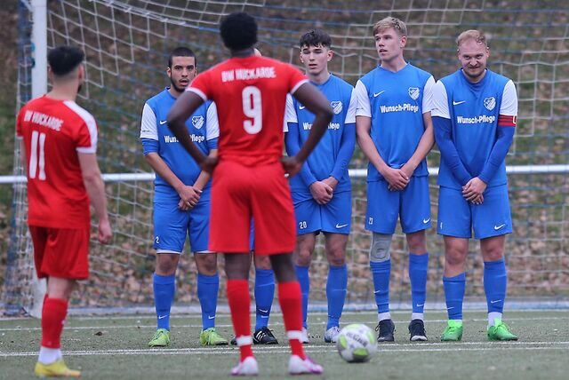 Der FC Frohlinde, hier im Spiel im Februar bei BW Huckarde, pfiff im abschließenden Saisonspiel in Mengede auf dem letzten Loch.