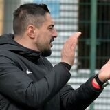 Kadir Kaya applaudiert.