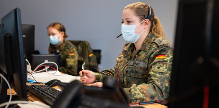 Soldaten der Bundeswehr sollen ab sofort wieder im Dortmunder Gesundheitsamt aushelfen. (Symbolbild)