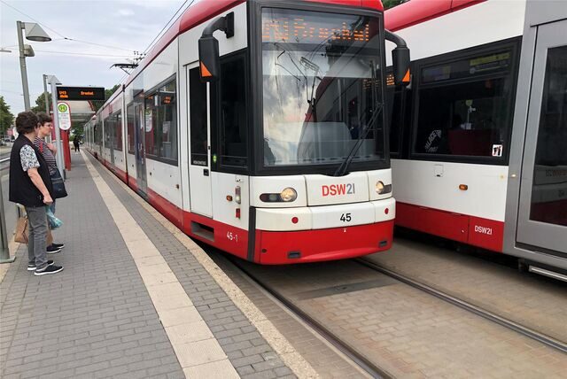 In Höhe der Haltestelle Rüschebrinkstraße wollten die Fahrkartenkontrolleure mehrere Fahrgäste in der U43 überprüfen (Symbolbild).