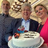 Alexander und Isabel Auffenberg brachten Wandelt zum Abschied eine Torte mit. Es zeigt, wie die Ickerner zusammengehalten haben.