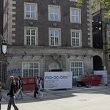 Vor dem Haus „zum Ritter“ wurde ein Bauzaun aufgestellt. Im Gebäude finden Arbeiten statt.