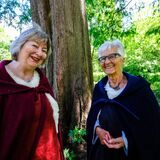 Stadtführerinnen Ursula Venn und Brigitte Wefringhaus (r.).
