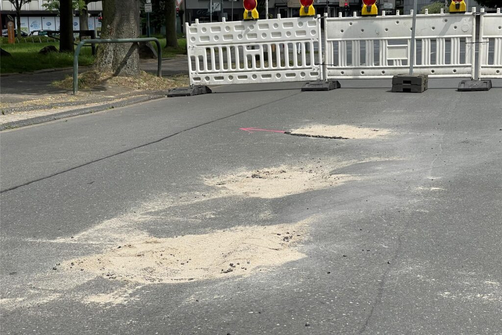 Die abgesenkten Stellen auf der Landgrafenstraße in Dortmund. Die abgesenkten Stellen auf der Landgrafenstraße in Dortmund.