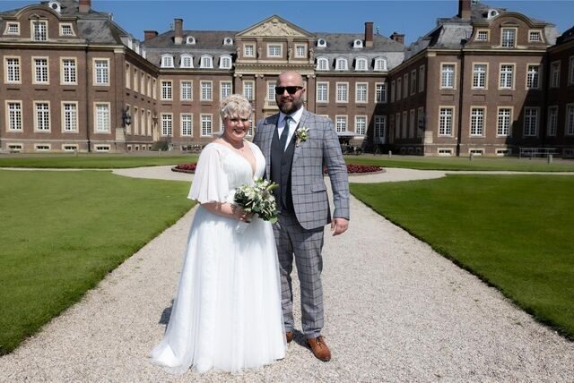 Laura Eßmann und Dominic Kaltweier haben am Schloss Nordkirchen geheiratet.